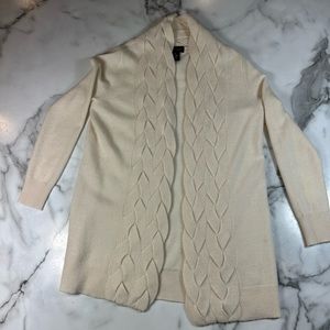 C BY BLOOMINGDALE'S CASHMERE CARDIGAN
Size Small
100% 2-PLY CASHMERE